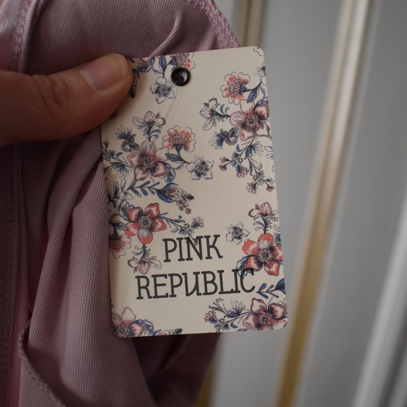 NWT - PINK REPUBLIC - Pink V neck blouse XS - Picture 5 of 5